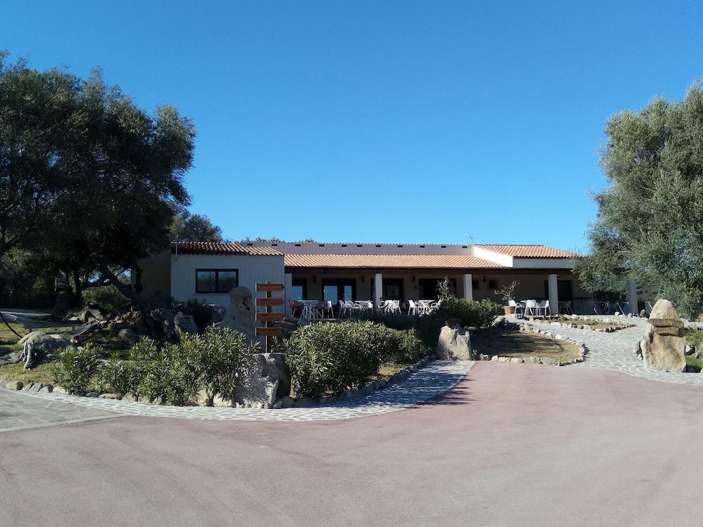 Liscia Country Relais Guest House Sant'Antonio di Gallura Eksteriør bilde